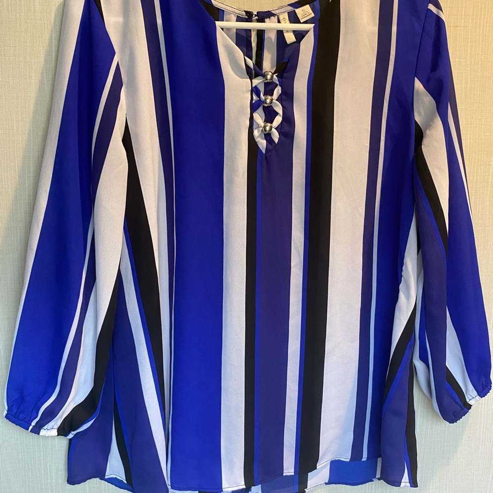 Blue and White Relaxed Blouse with 3/4 Sleeves